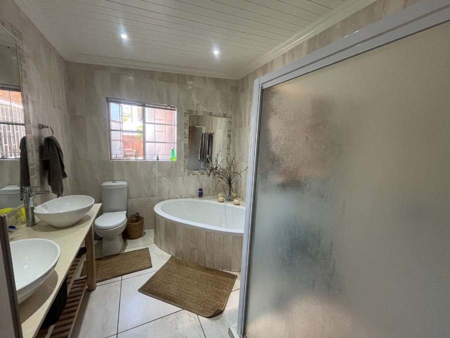 5 Bedroom Property for Sale in Blydeville Northern Cape